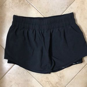 Lulu Lemon Tennis skirt- Size 8- Blk